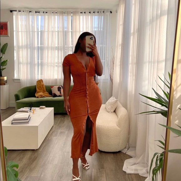 💕😍❤️MAKE AN OFFER! BABY BLUE MIDI DRESS😍💕 - Picture 2 of 6